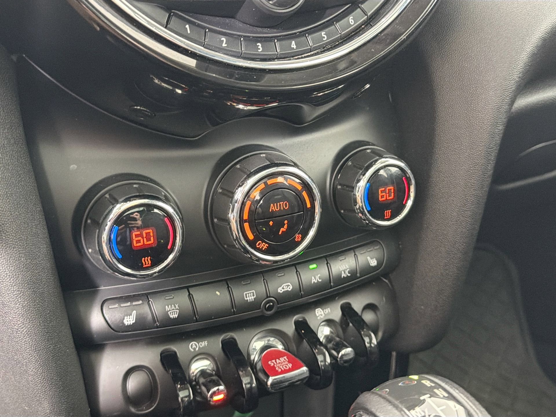 Used 2019 MINI Cooper 4-Door Hardtop w/ Storage Package image 18