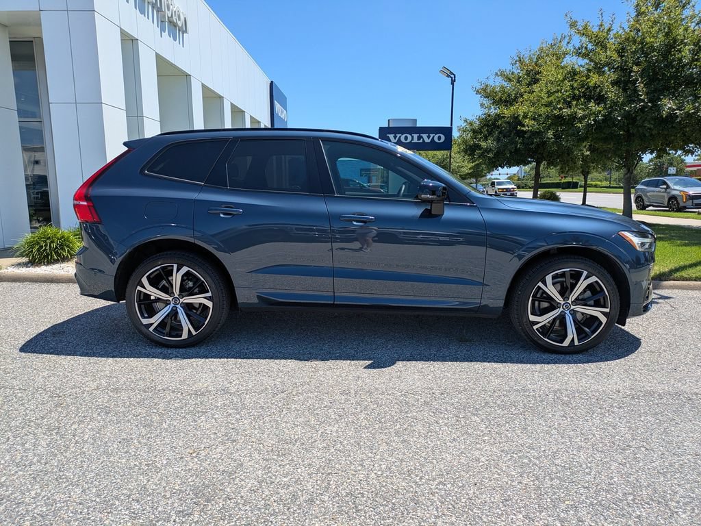 Certified 2024 Volvo XC60 B5 Ultimate w/ Protection Package Premier AWD/4WD image 3