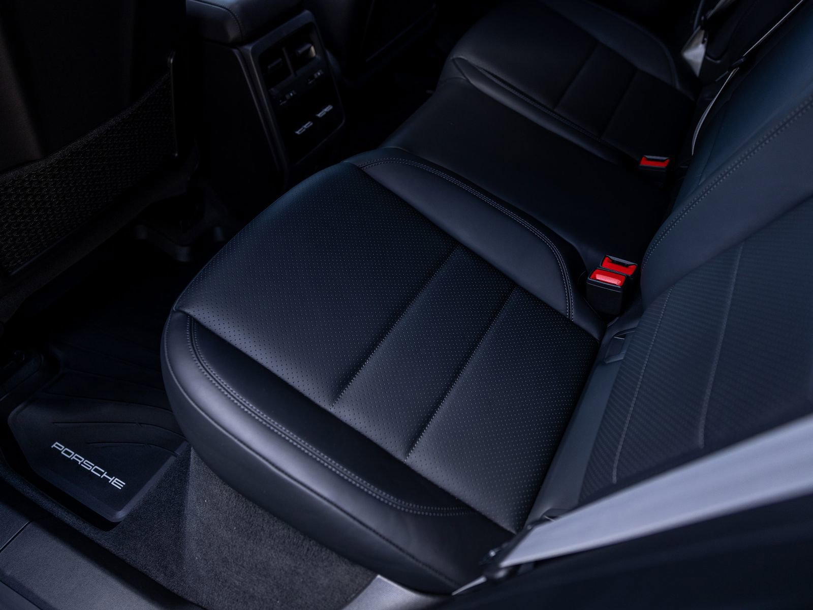 Certified 2025 Porsche Macan Electric RWD image 43