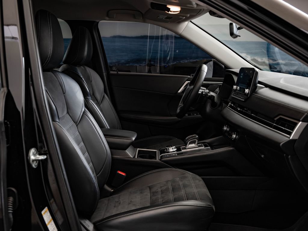 Used 2024 Mitsubishi Outlander SE image 25