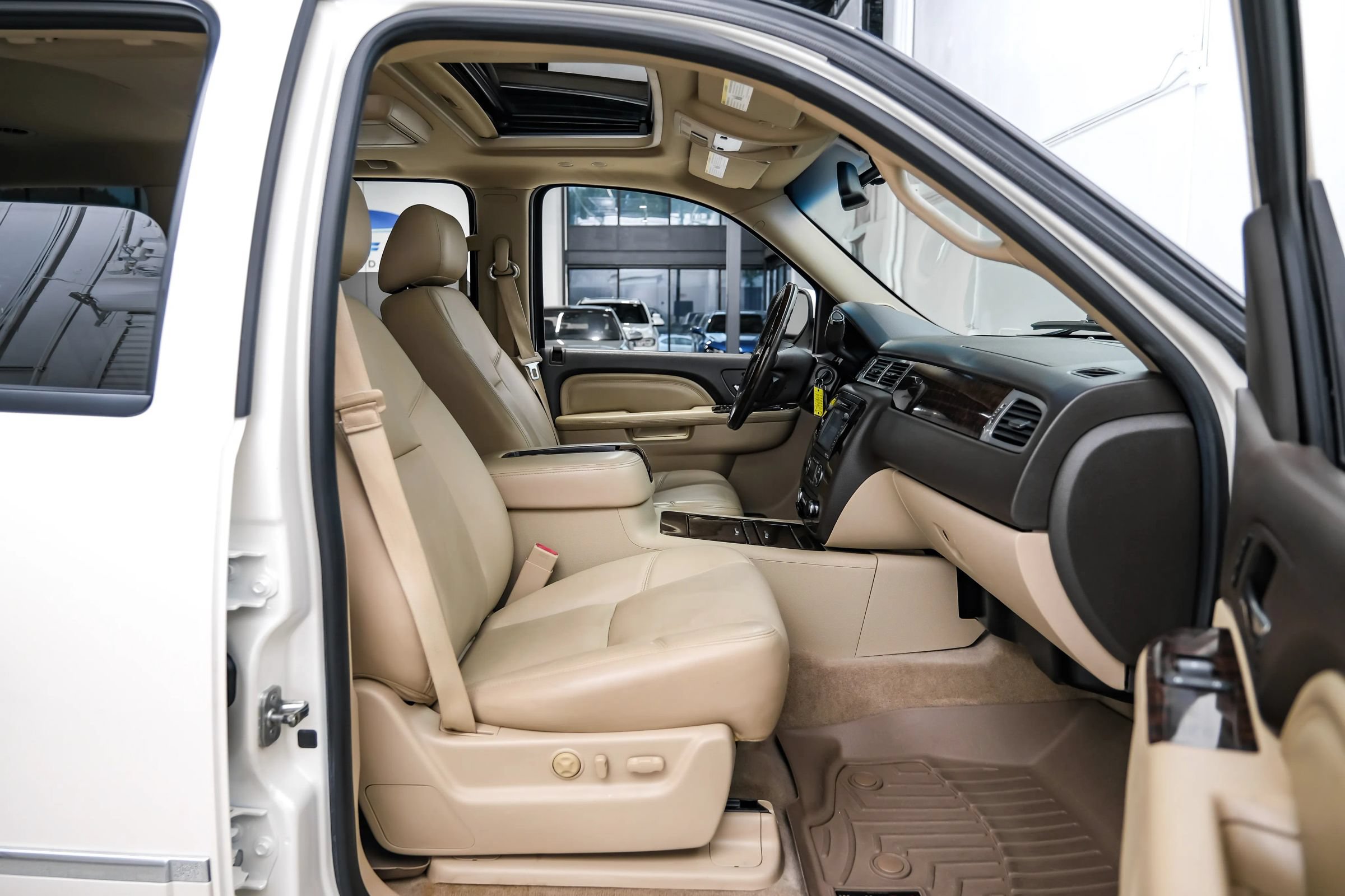 Used 2014 GMC Yukon Denali RWD image 42