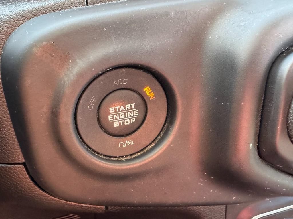 Used 2019 Jeep Wrangler Unlimited Sahara AWD/4WD image 21