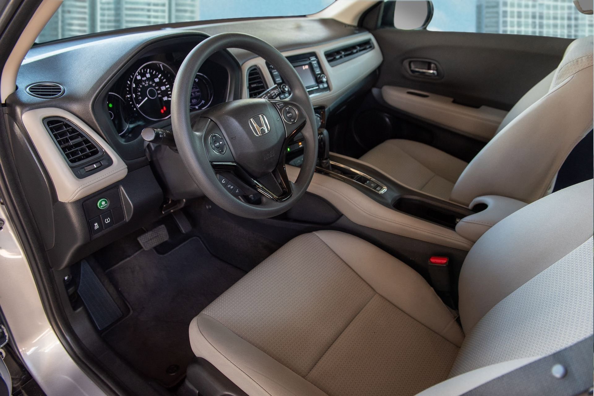 Used 2022 Honda HR-V LX image 5