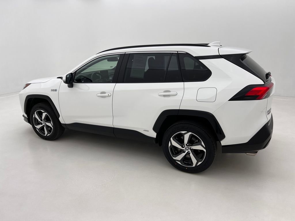 Used 2023 Toyota RAV4 SE w/ Weather & Moonroof Package image 10