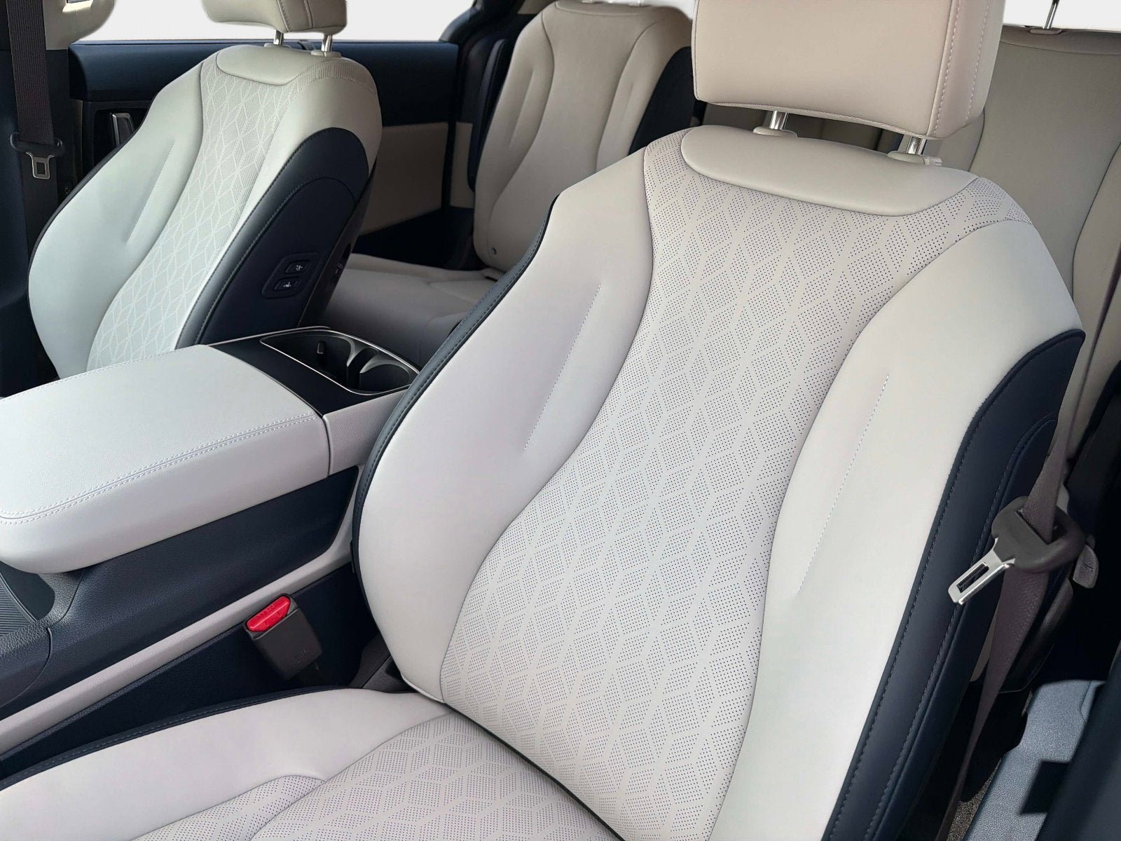 New 2026 Kia Carnival EX FWD image 18