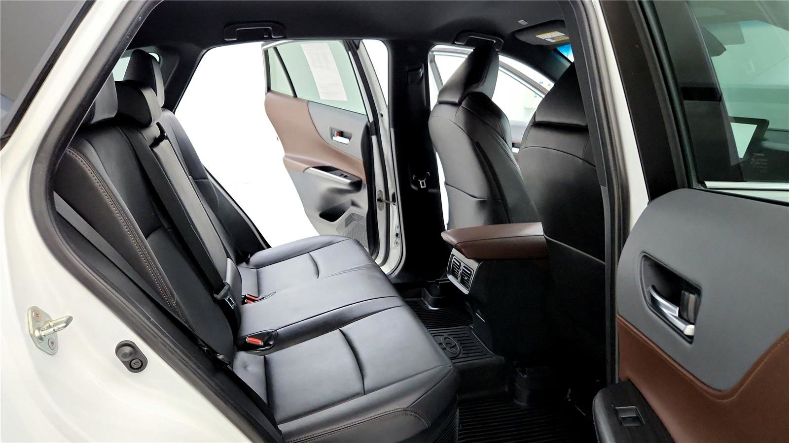 Used 2024 Toyota Venza XLE image 29