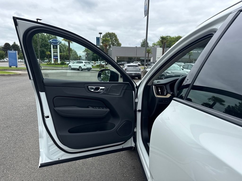 New 2026 Volvo XC60 T8 Ultra w/ Protection Package Premier AWD/4WD image 10