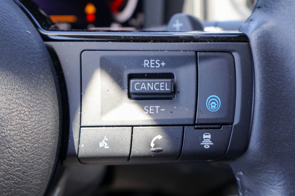 Used 2023 Nissan Rogue Platinum image 14