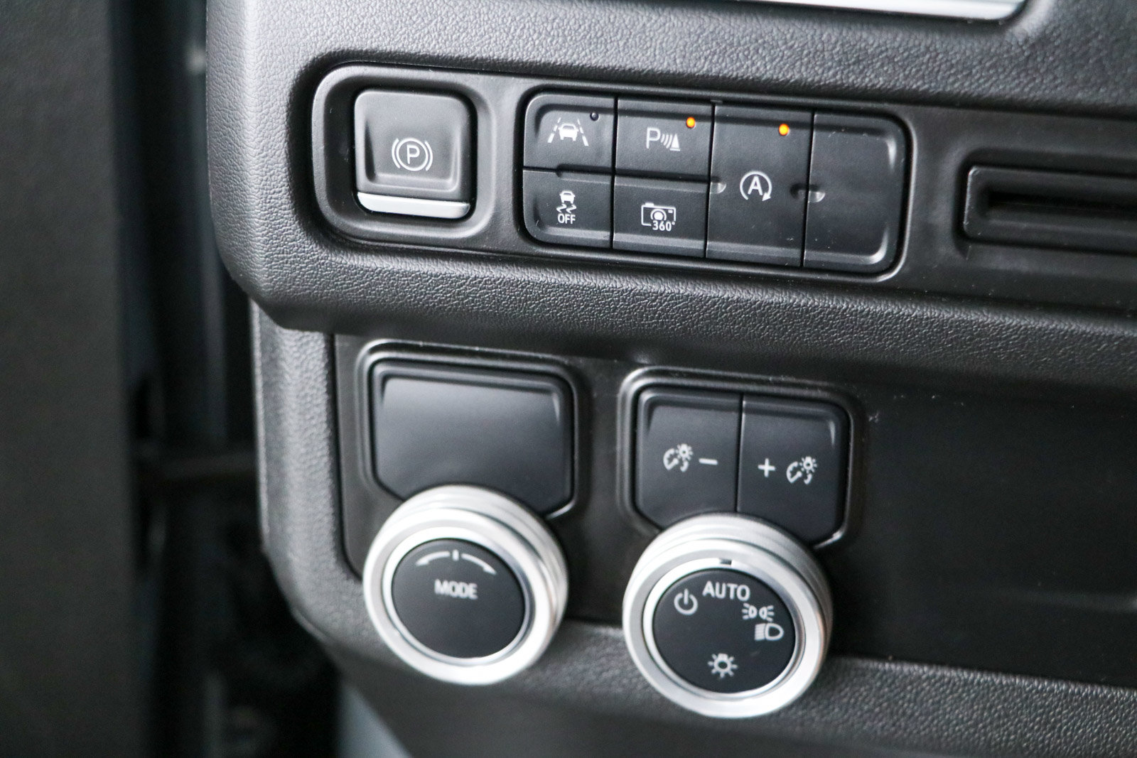 Used 2023 Chevrolet Tahoe LT w/ Luxury Package RWD image 23