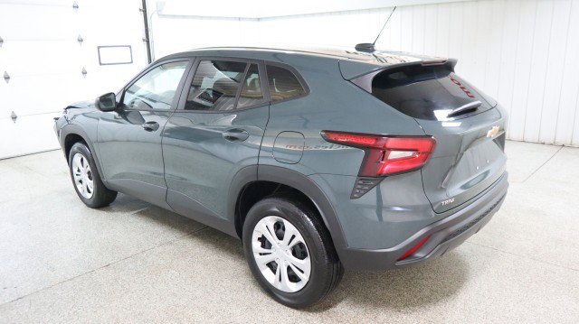 Used 2025 Chevrolet Trax LS image 3