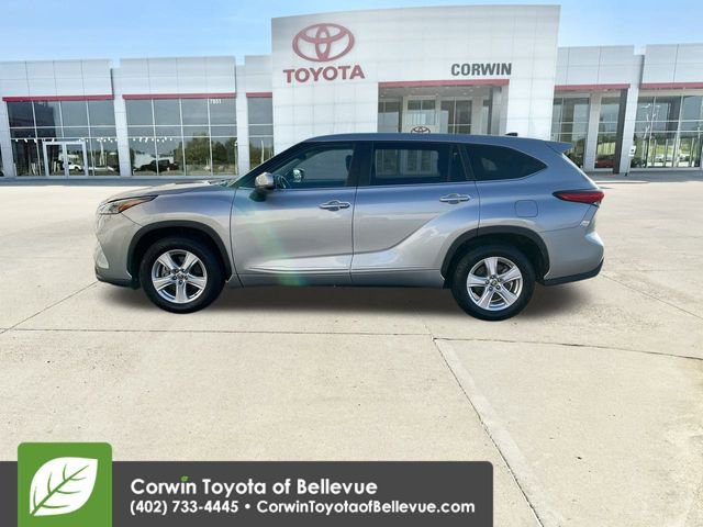 Used 2023 Toyota Highlander LE image 5