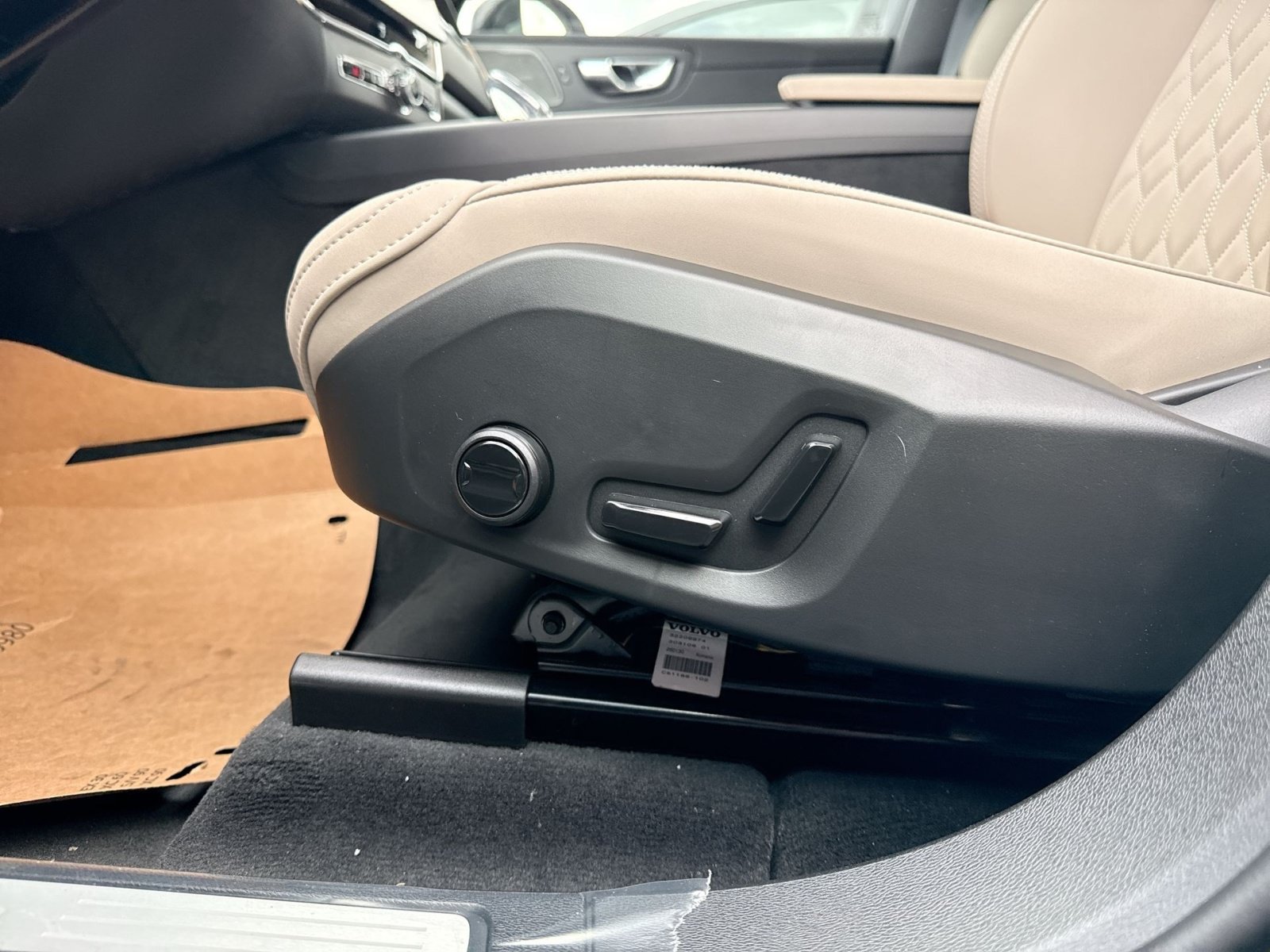 New 2026 Volvo XC60 B5 Plus w/ Protection Package Premier AWD/4WD image 14
