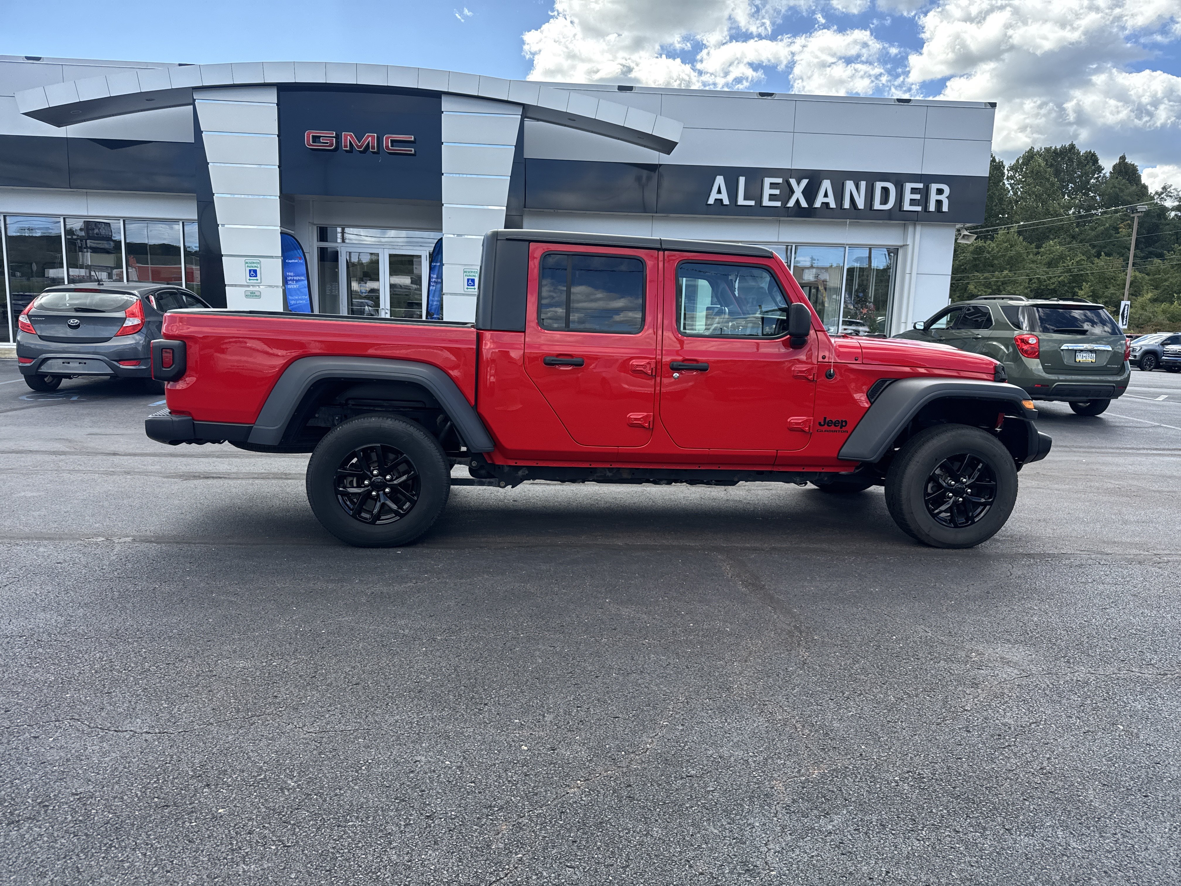 Used 2020 Jeep Gladiator Sport w/ Quick Order Package 24S AWD/4WD image 2