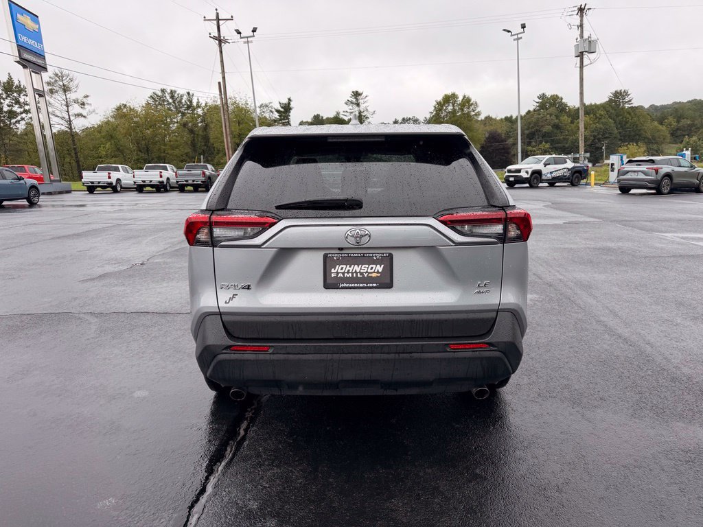 Used 2025 Toyota RAV4 LE AWD/4WD image 9