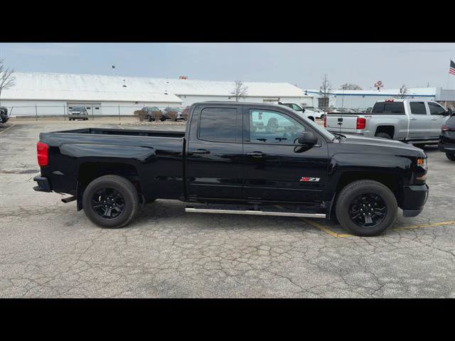 Used 2018 Chevrolet Silverado 1500 LT w/ Midnight Edition AWD/4WD image 35