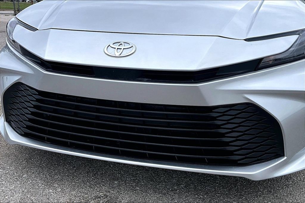 Used 2025 Toyota Camry LE FWD image 38