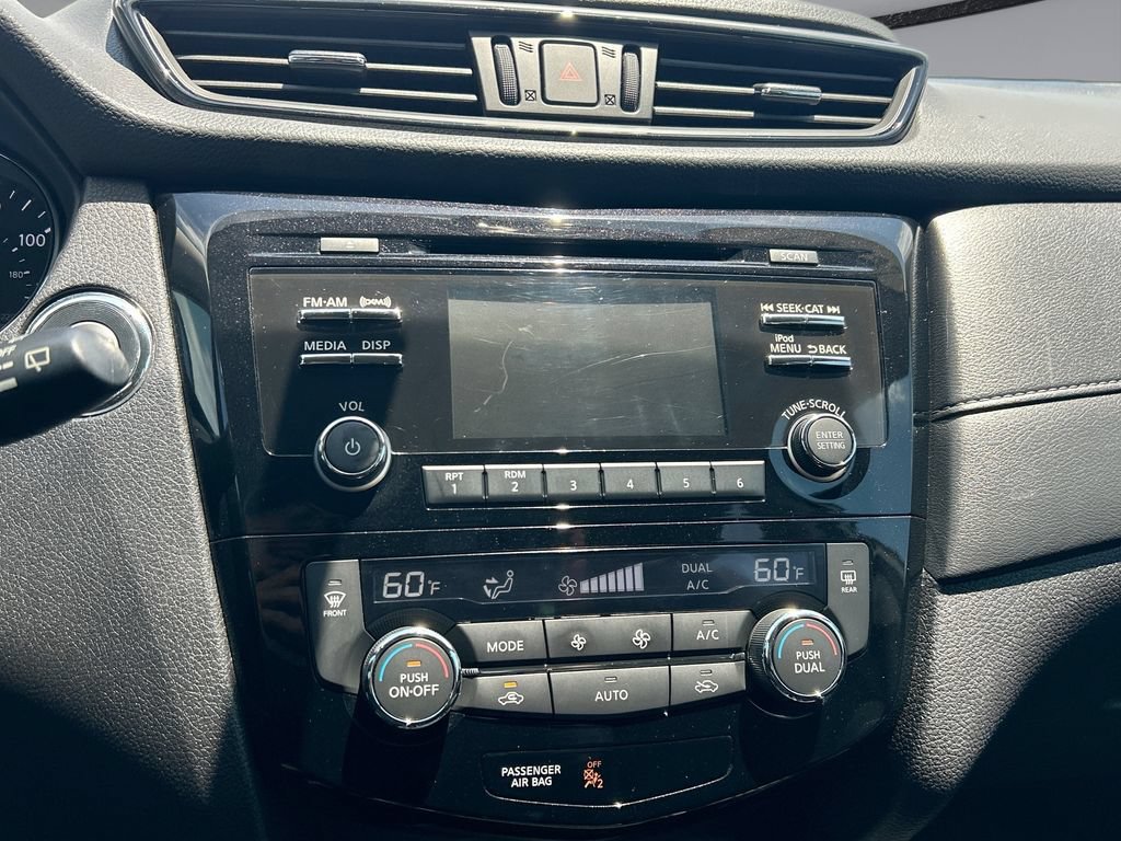 Used 2017 Nissan Rogue SV FWD image 20