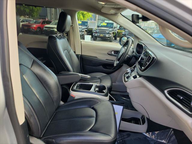 Certified 2024 Chrysler Pacifica Touring-L FWD image 21
