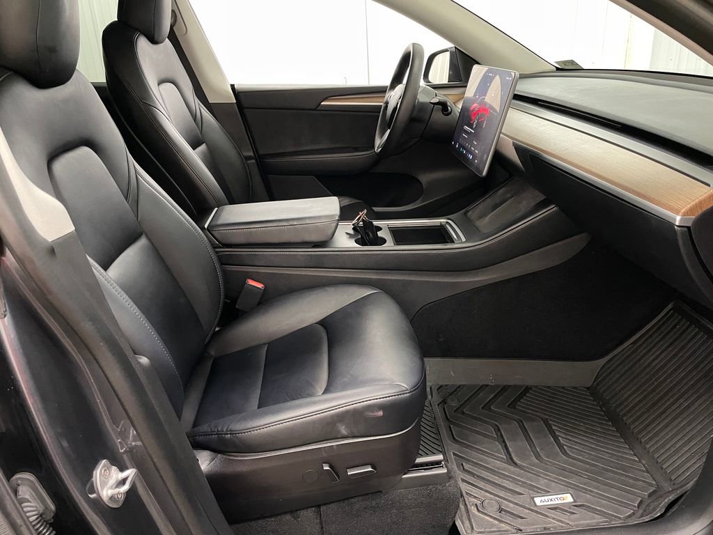 Used 2023 Tesla Model Y Long Range image 31