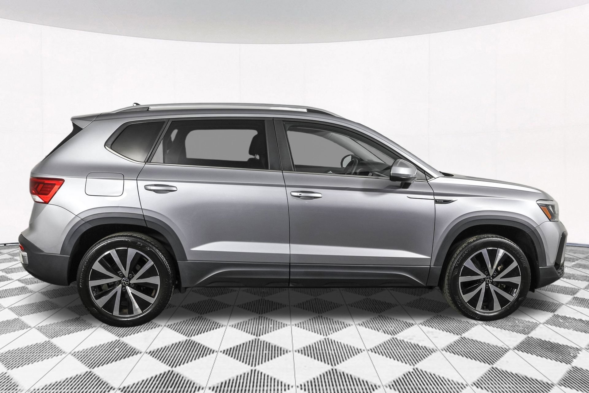Used 2022 Volkswagen Taos SE AWD/4WD image 12
