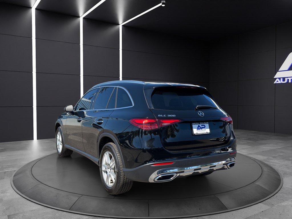 Used 2023 Mercedes-Benz GLC 300 4MATIC image 4