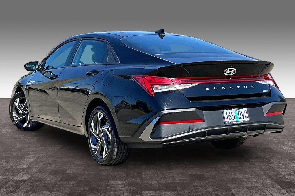 Used 2025 Hyundai Elantra SEL FWD image 13
