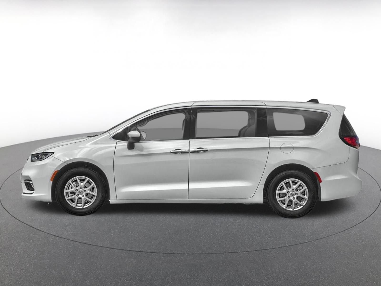 Used 2024 Chrysler Pacifica Touring-L FWD image 6