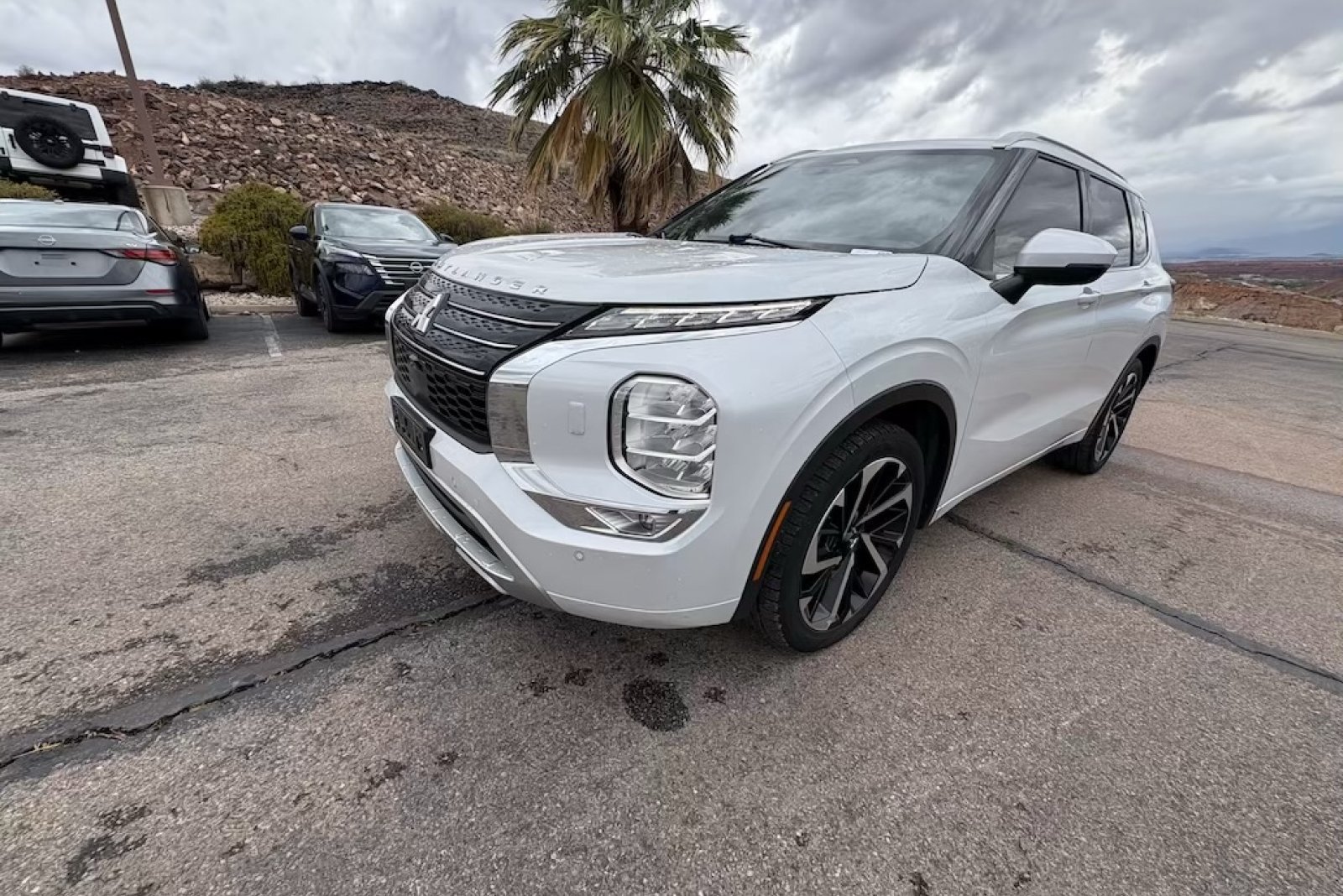 Used 2022 Mitsubishi Outlander SEL AWD/4WD image 1