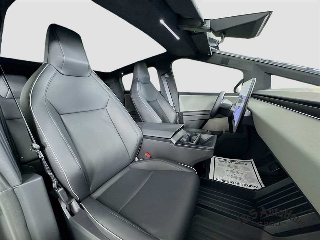 Used 2025 Tesla Cybertruck AWD Crew Cab image 35