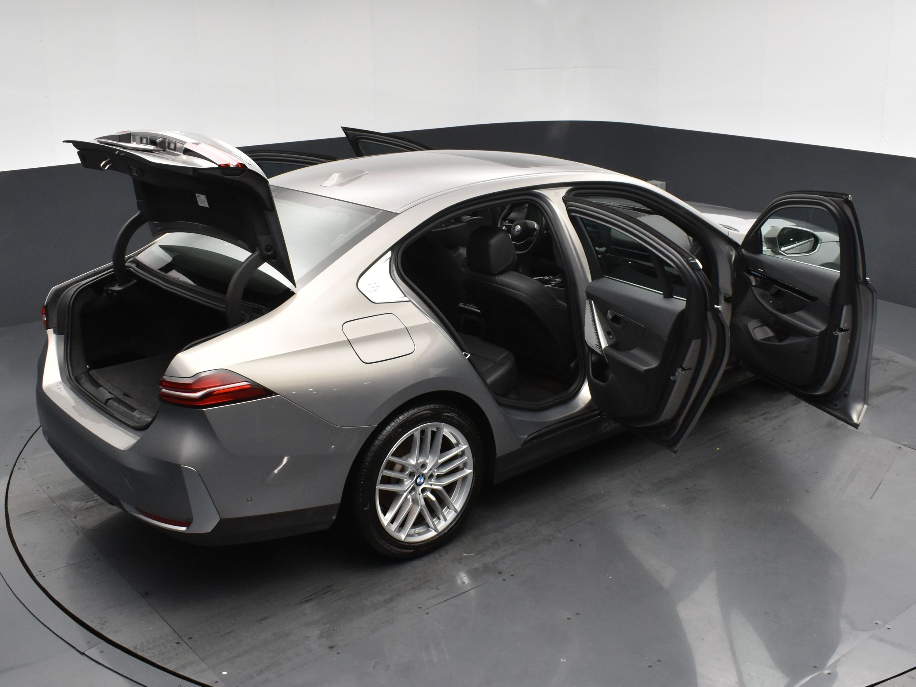 Used 2024 BMW 530i xDrive image 29