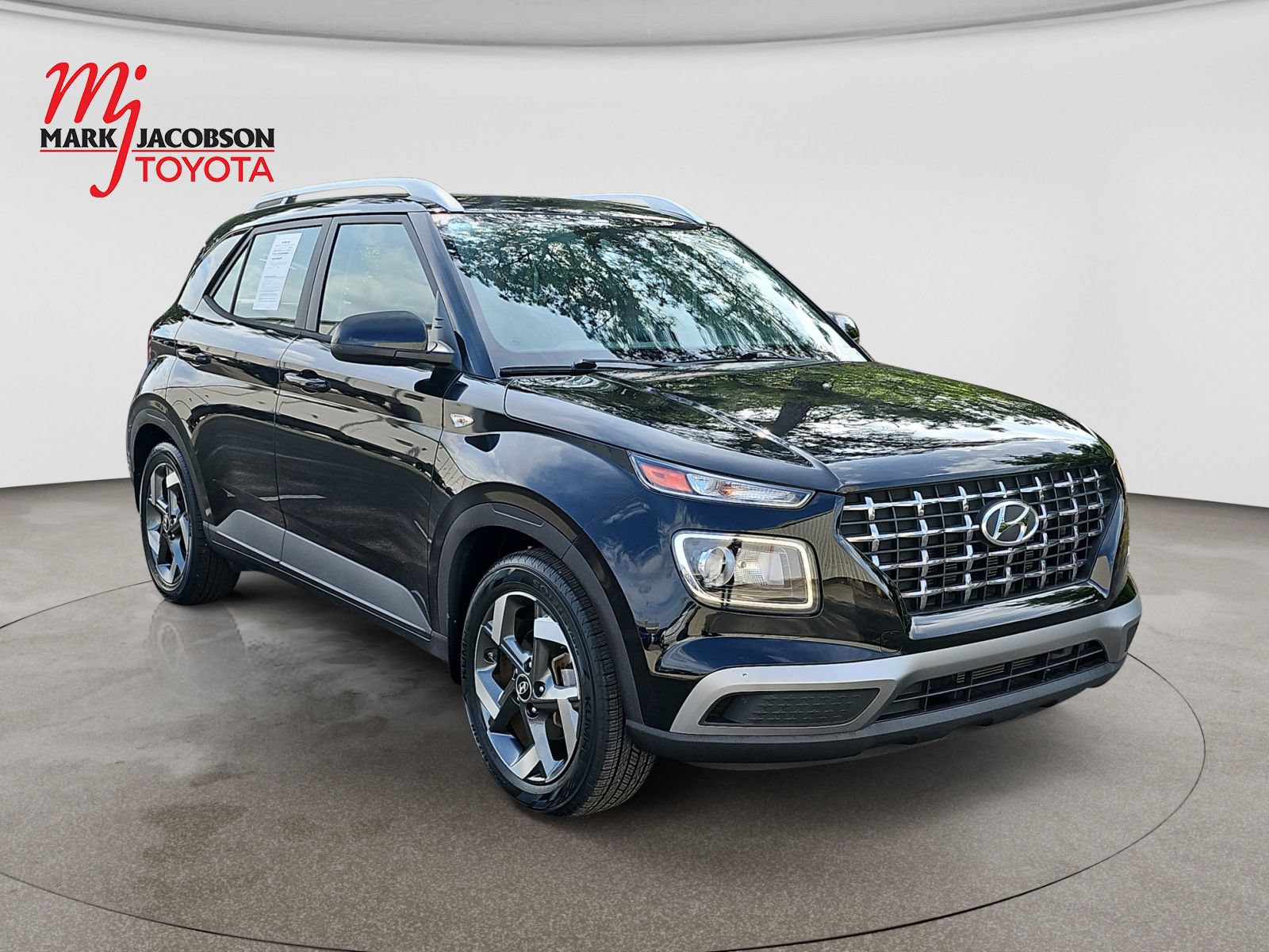 Used 2022 Hyundai Venue SEL FWD image 3