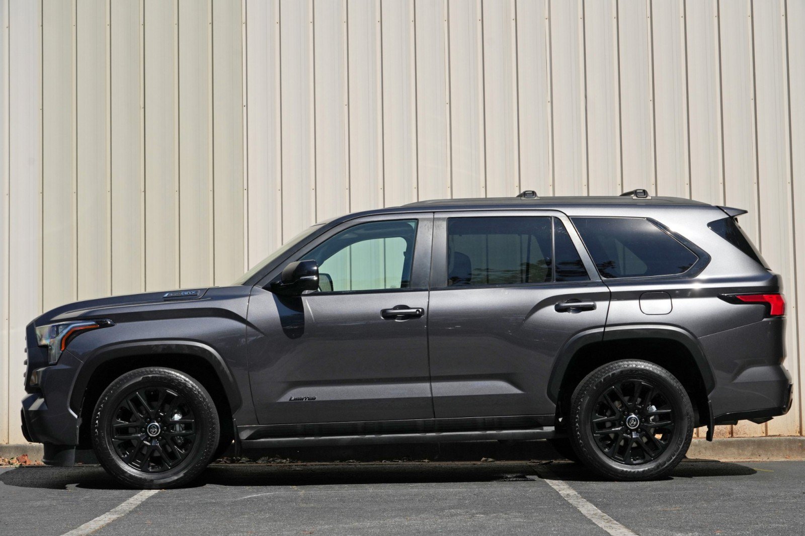 Used 2024 Toyota Sequoia Limited AWD/4WD image 9
