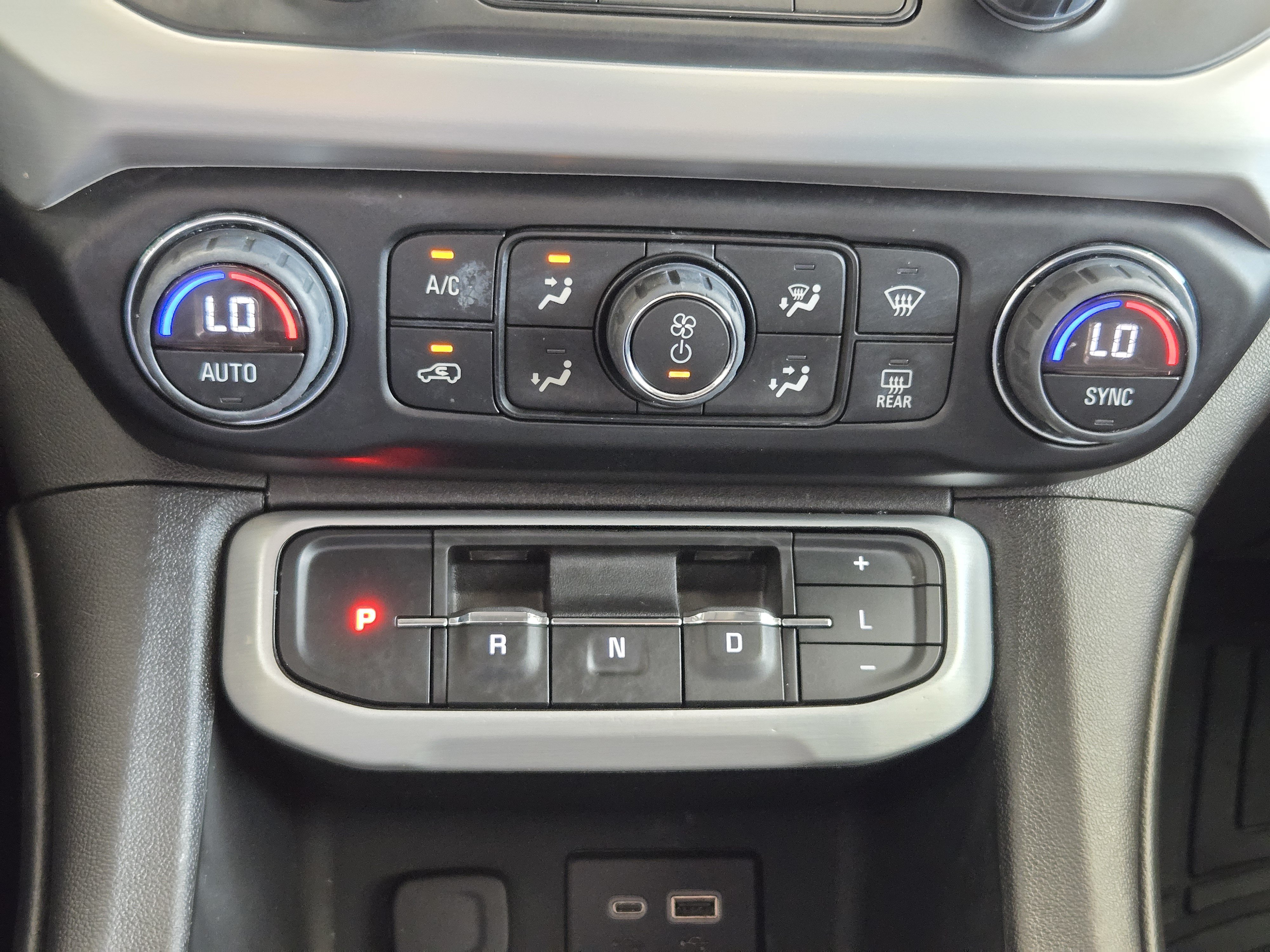 Used 2023 GMC Acadia SLE w/ Driver Convenience Package FWD image 14