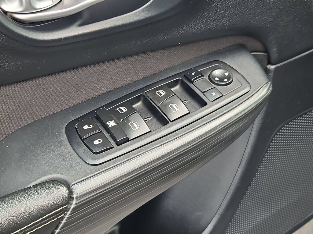 Used 2016 Jeep Cherokee Sport AWD/4WD image 11