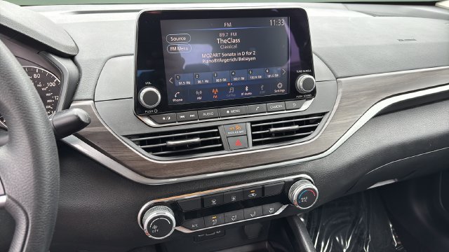 Used 2024 Nissan Altima 2.5 SV FWD image 25