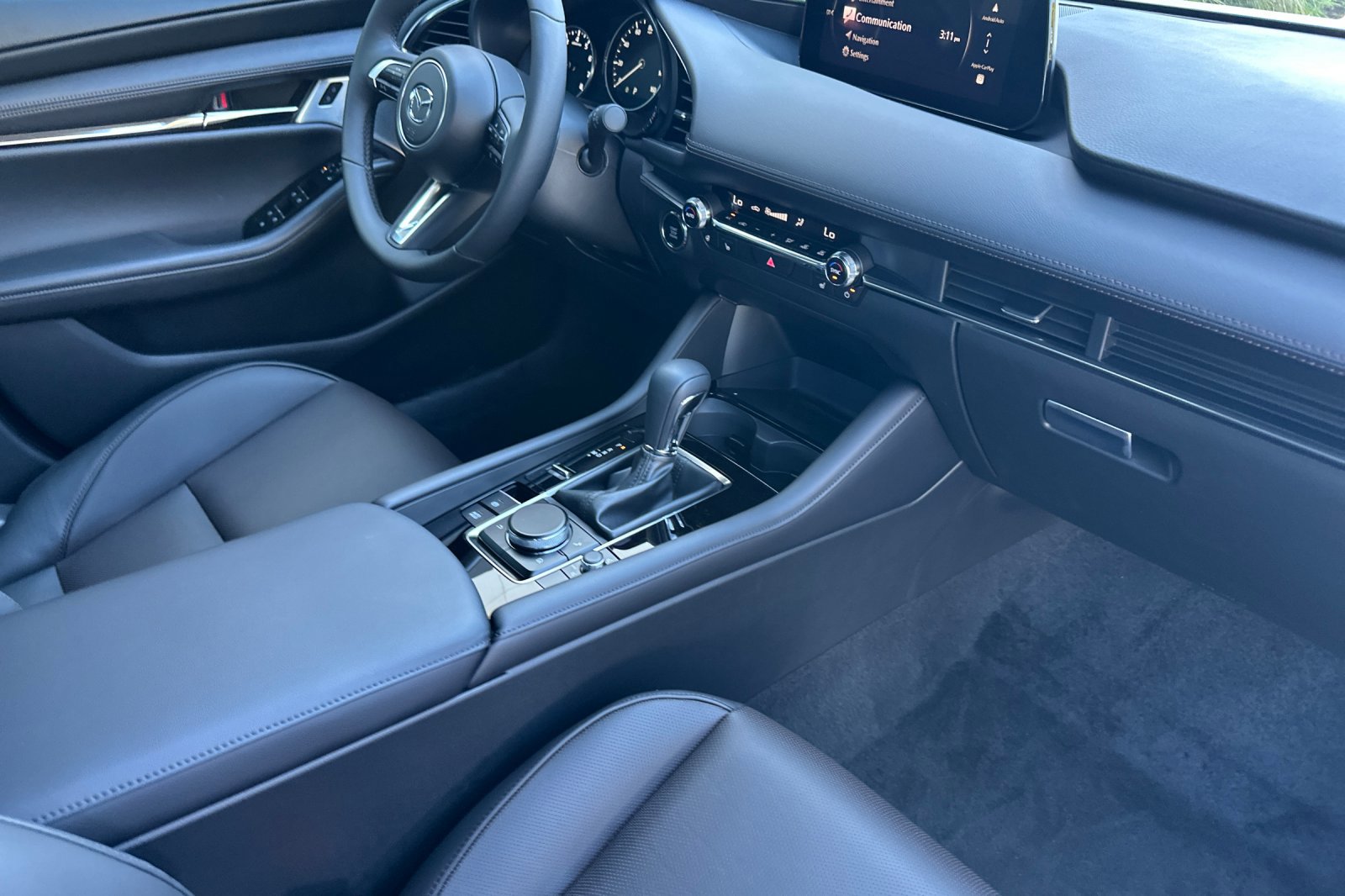 New 2026 MAZDA MAZDA3 Hatchback w/Premium Plus Pkg image 17