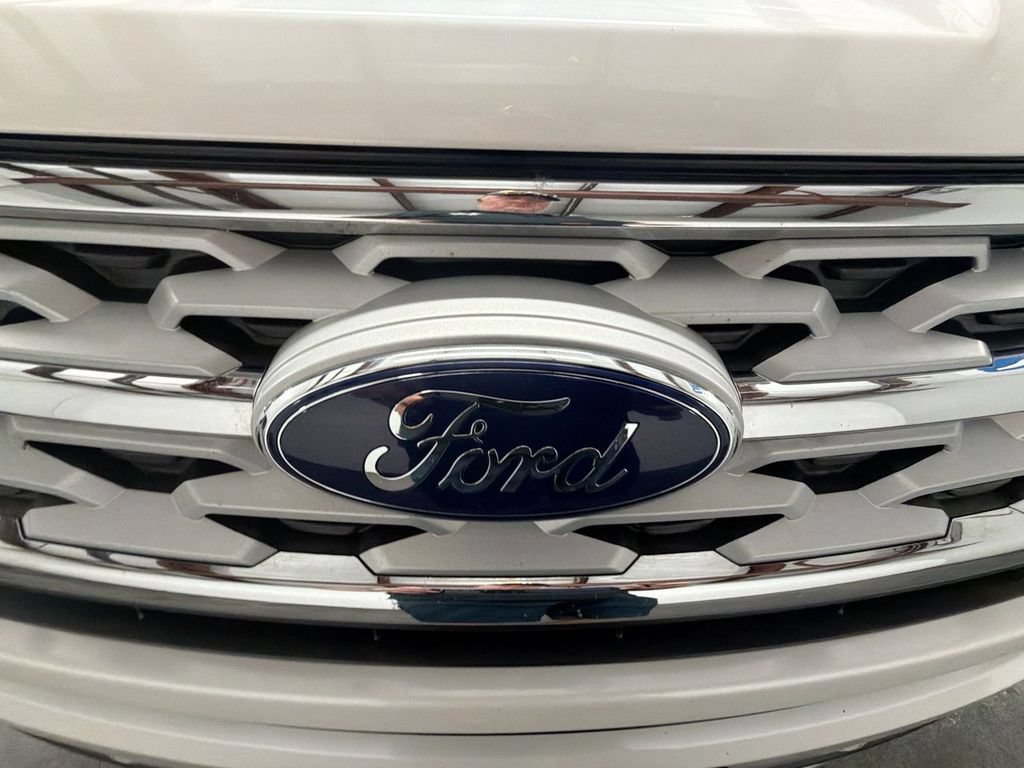 Used 2019 Ford Explorer XLT w/ Equipment Group 202A FWD image 30