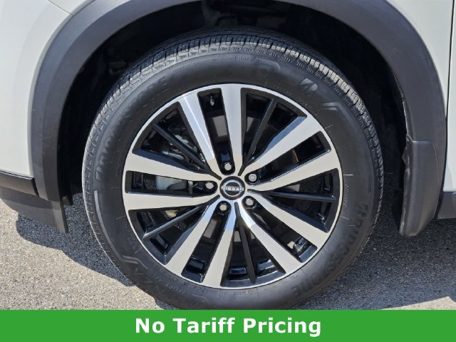 Used 2024 Nissan Pathfinder Platinum w/ Cargo Package FWD image 8