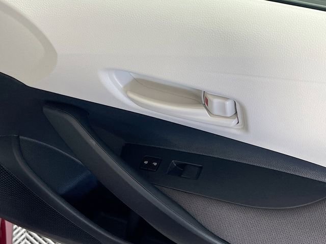 Used 2025 Toyota Corolla LE image 31