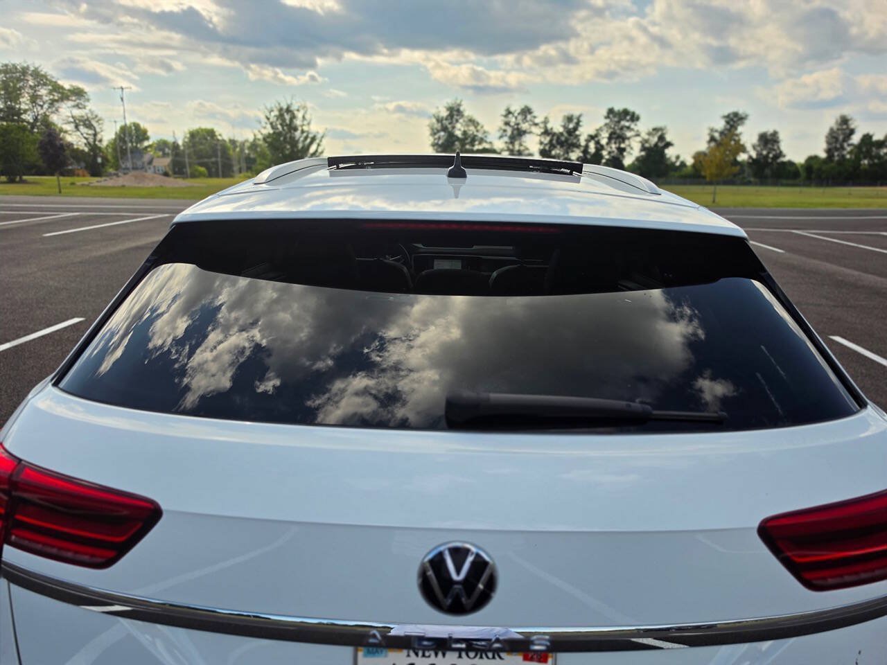 Used 2021 Volkswagen Atlas Cross Sport SEL AWD/4WD image 4