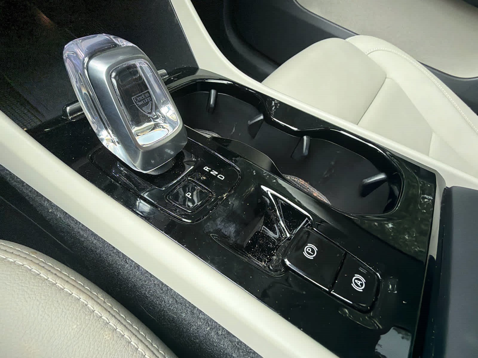 Used 2024 Volvo XC40 B5 Plus AWD/4WD image 30