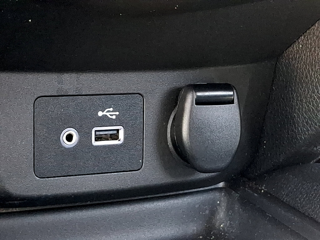 Used 2020 Nissan Rogue SV FWD image 25