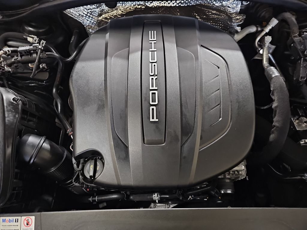 Used 2019 Porsche Macan AWD/4WD image 32