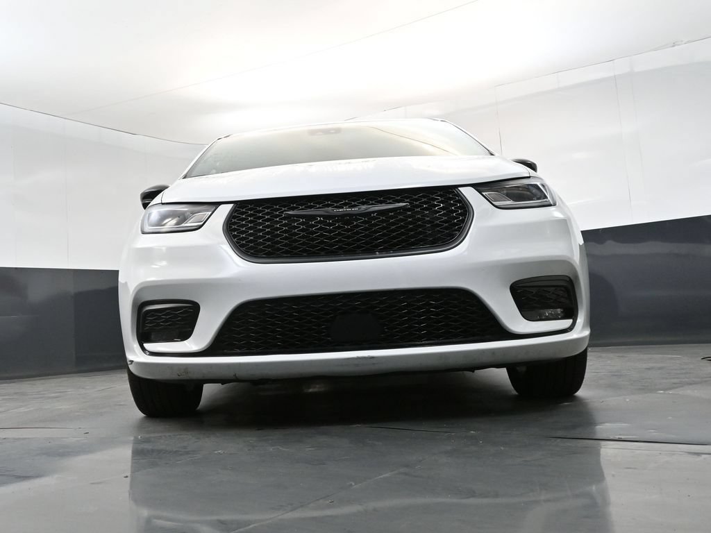Used 2025 Chrysler Pacifica Limited FWD image 19