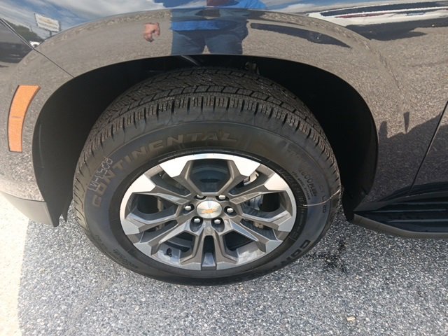 New 2025 Chevrolet Suburban LS image 5