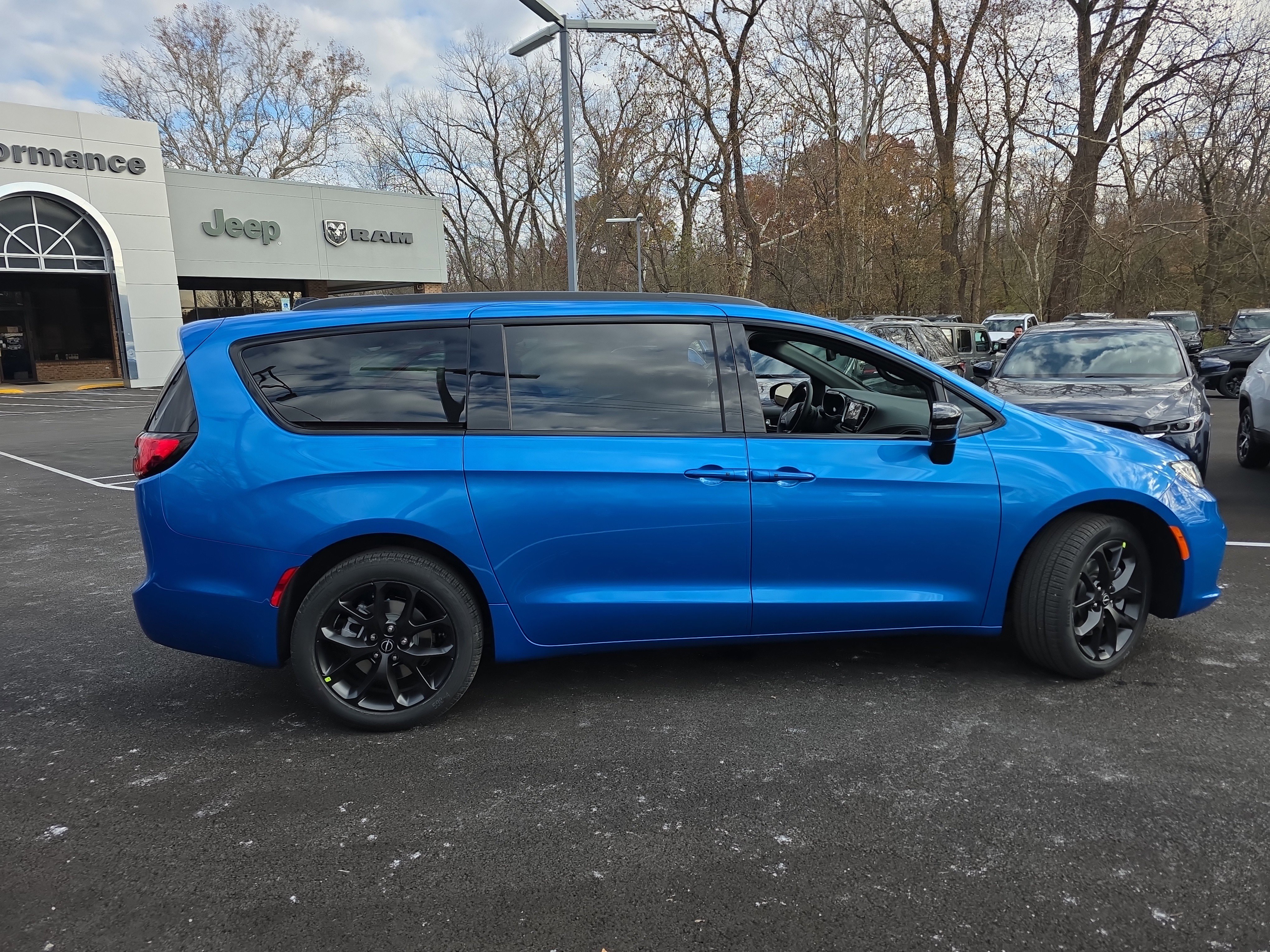 New 2026 Chrysler Pacifica Select image 23