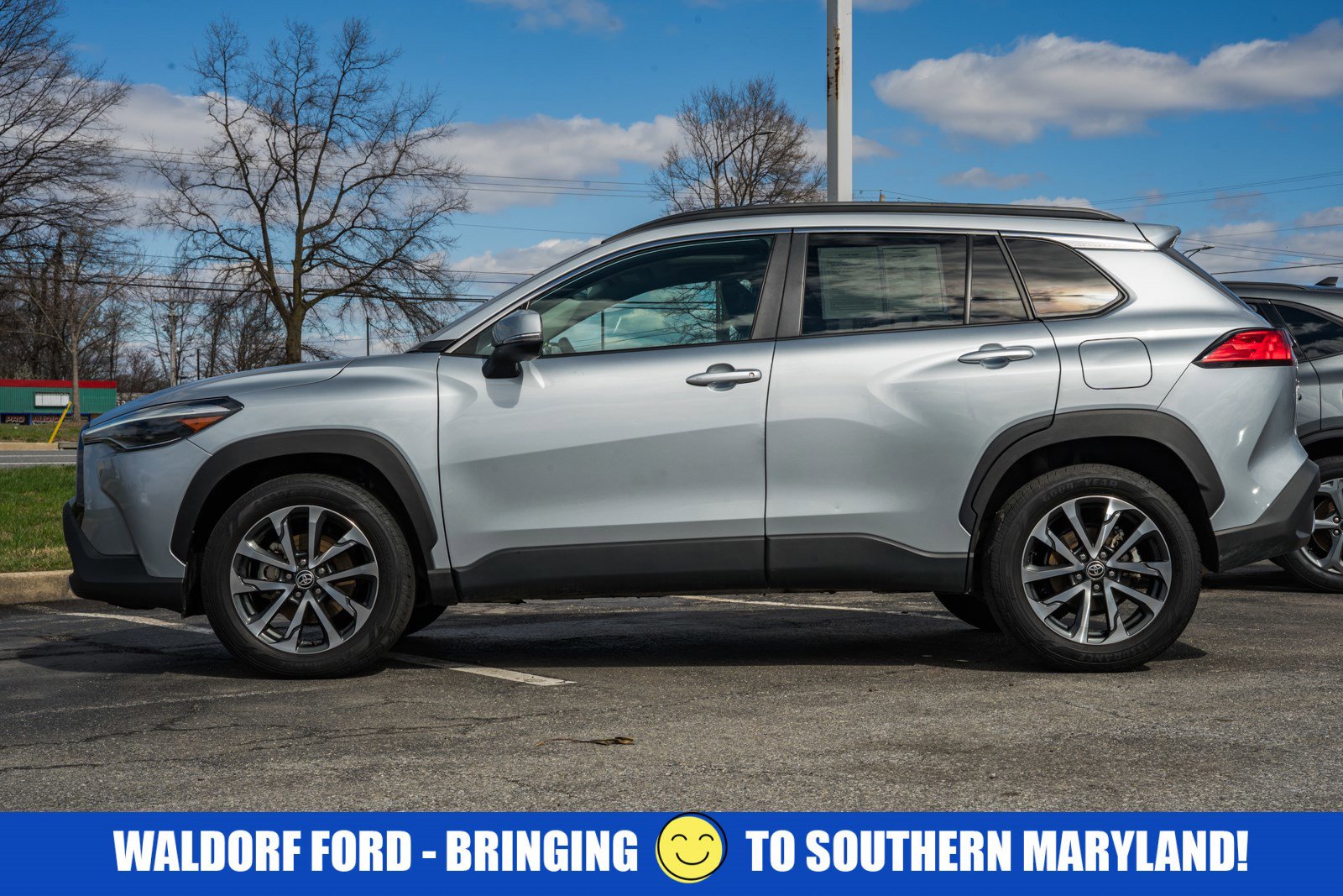 Used 2023 Toyota Corolla Cross XLE w/ Convenience Package image 4