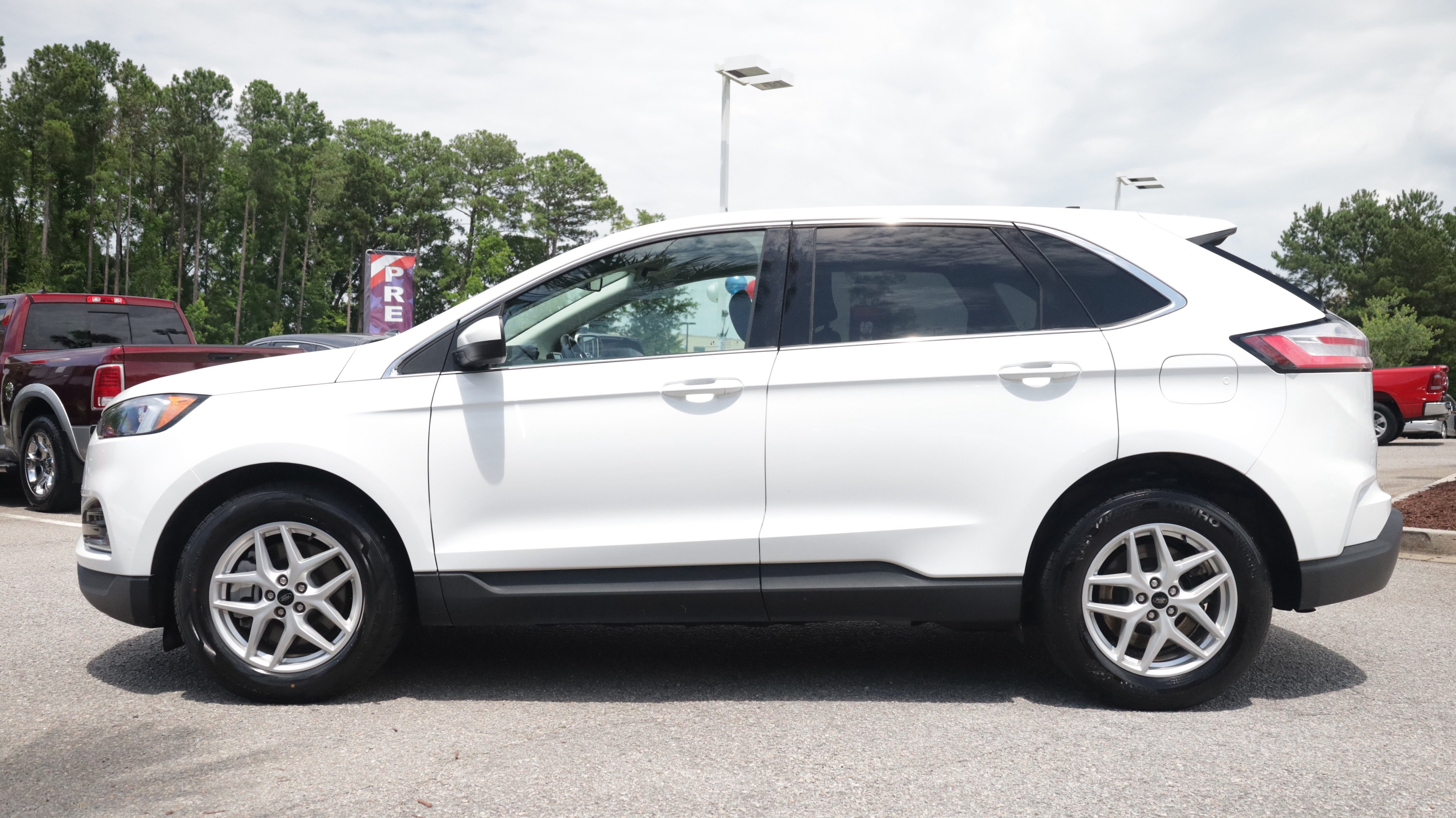 Used 2024 Ford Edge SEL AWD/4WD image 2