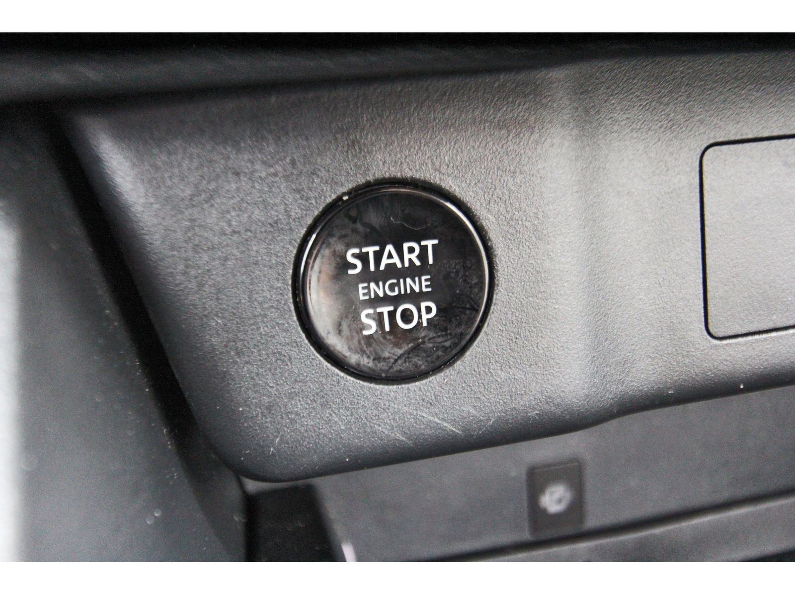 Used 2024 Nissan Rogue SL FWD image 19