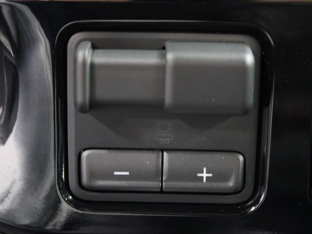 Used 2024 Chevrolet Silverado 3500 LTZ w/ LTZ Convenience Package AWD/4WD image 67